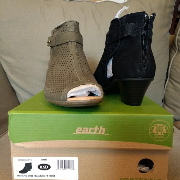 2 pairs of Earth Brand Intrepid WIDE Soft Buck - Picture 4 of 5